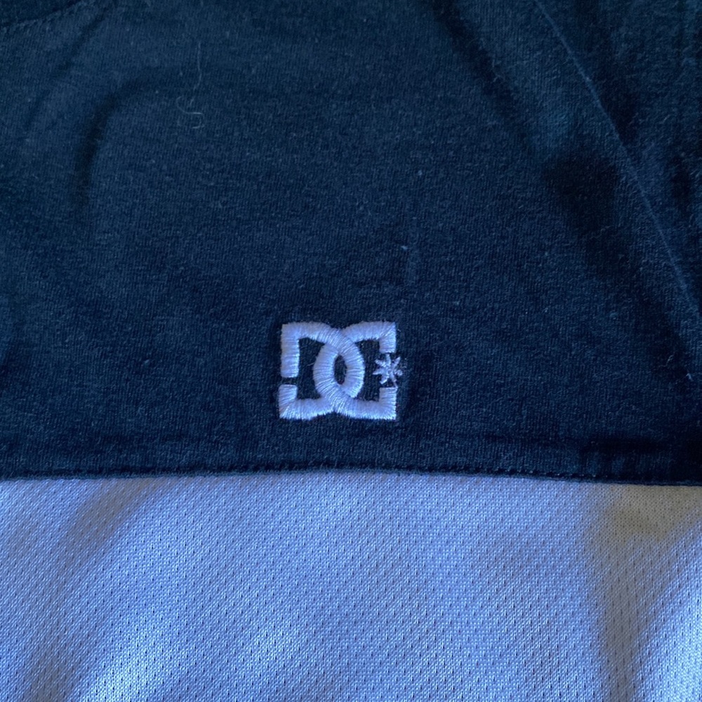 Mens small DC shirt - Picture 3 of 4
